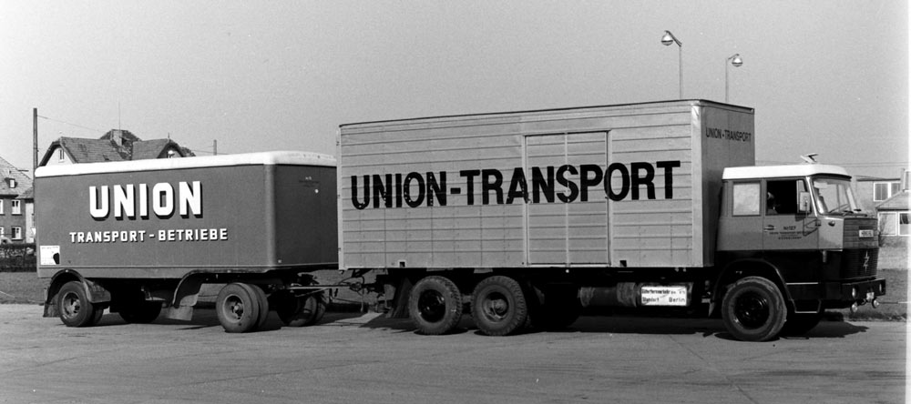 Union-Transport, D - Düsseldorf Henschel F 221