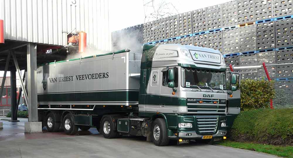 van Triest Veevoeders, NL - Hoogeveen DAF XF 105 SC
